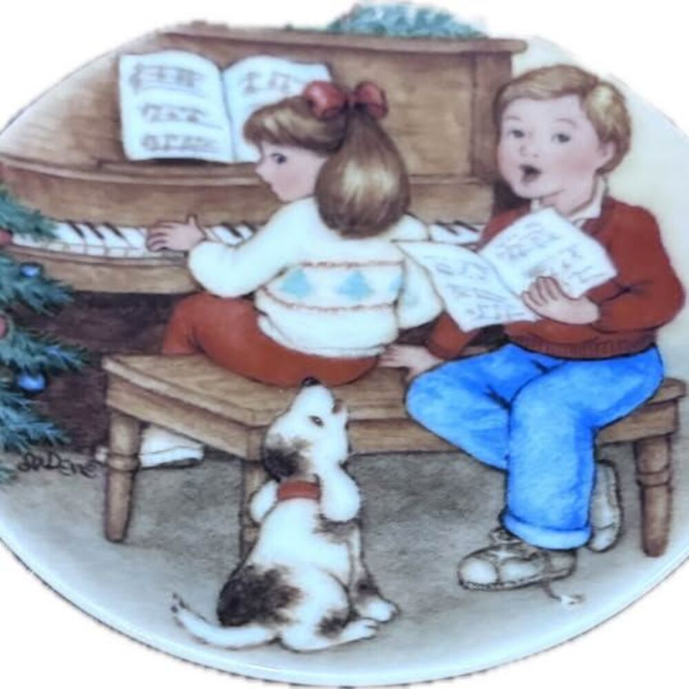 Hallmark Sweet Holiday Harmony 1992 Fine Porcelain Collector Mini Plate Ornament